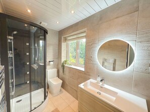 Separate tub and shower, deep soaking tub, free toiletries, hair dryer