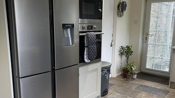 House | Private kitchen | Fridge, microwave, oven, stovetop