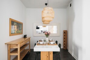 In-room dining - Bauhaus Apartment - LoftAffair (Kraków)