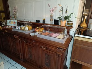 Free daily buffet breakfast  - Au coeur bion (Bouillon)