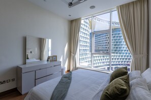 3 bedrooms, iron/ironing board, WiFi, bed sheets - Sea View 3BR on Palm Jumeirah with Private Beach & Lazy River Access (Dubai)