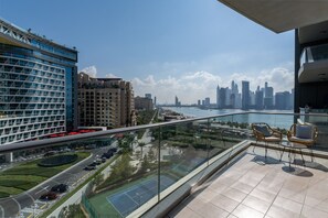 Property grounds - Sea View 3BR on Palm Jumeirah with Private Beach & Lazy River Access (Dubai)