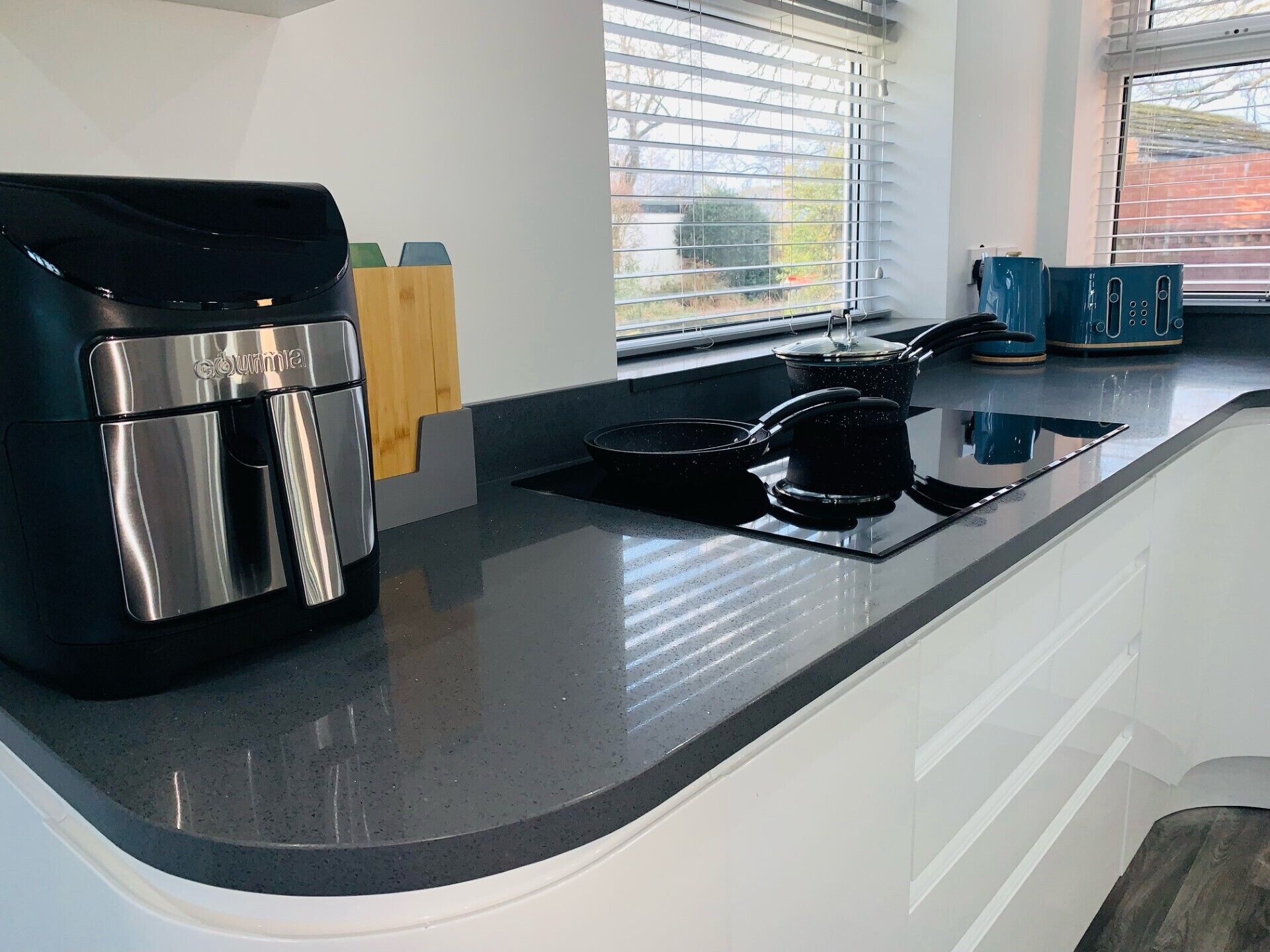 雪櫃、微波爐、焗爐、爐具