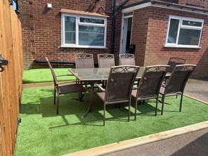 Outdoor dining - Beautiful 5 bed farmhouse  (Capenhurst)