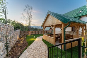 Garden - Villa Falcon's Nest (Gracac)