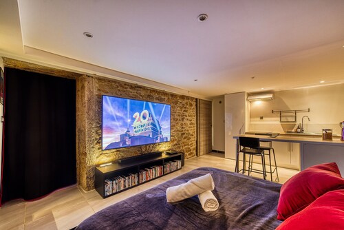 Movie Room – Immersion unique et atmosphère cosy assurée - wifi inclus
