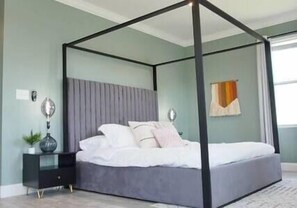 2 habitaciones, escritorio, tabla de planchar con plancha y wifi gratis 