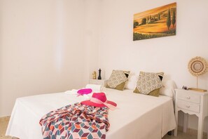4 bedrooms, free WiFi, bed sheets