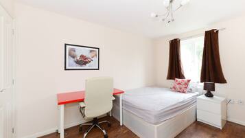 4 bedrooms, iron/ironing board, WiFi, bed sheets