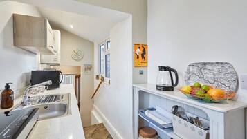 冰箱、微波炉、烤箱、炉灶