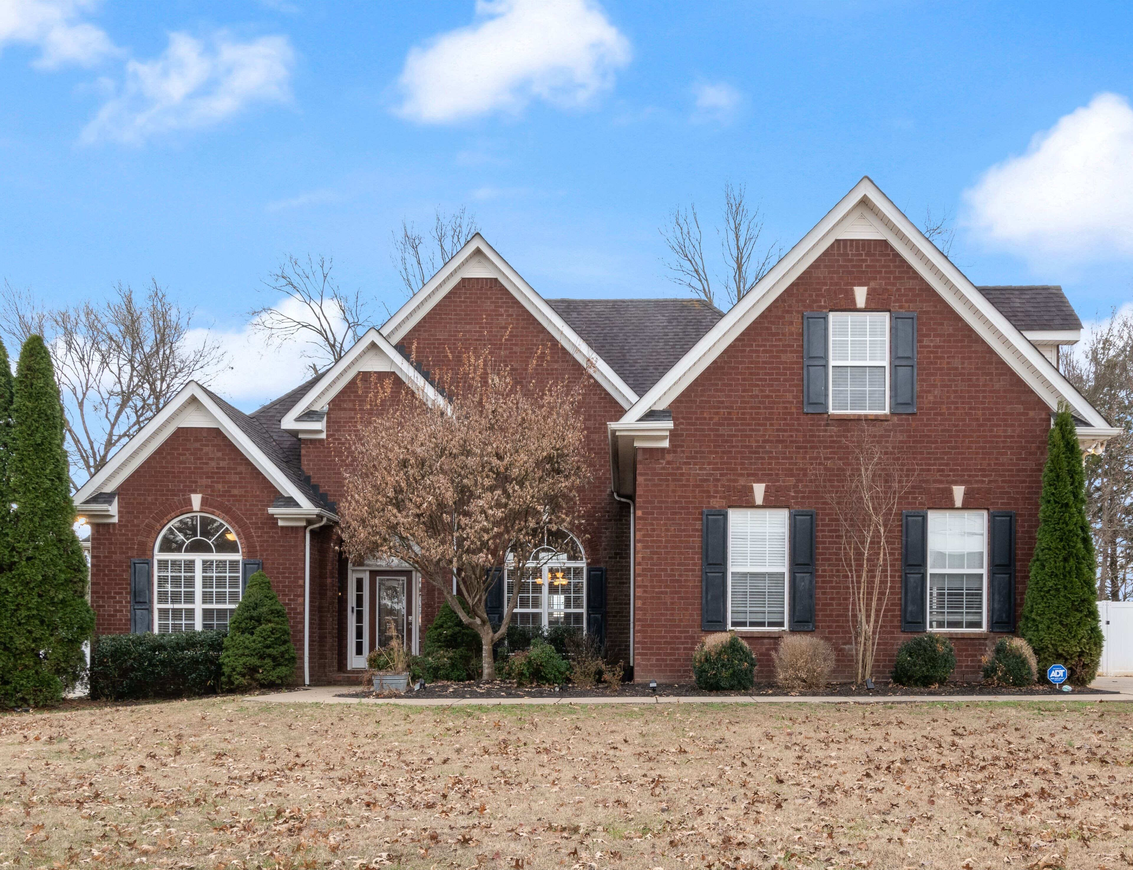 Majestic Murfreesboro Manor – A Pet Friendly Escape!