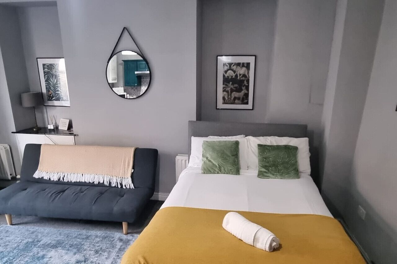 Skrivbord, strykjärn/strykbräda, wi-fi och sängkläder