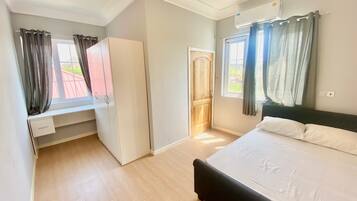 2 Schlafzimmer, Schreibtisch, Bügeleisen/Bügelbrett, kostenloses WLAN