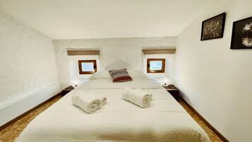 1 habitación, tabla de planchar con plancha, wifi gratis y ropa de cama