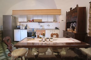 Basic-Apartment | Eigene Küche | Großer Kühlschrank, Mikrowelle, Ofen, Herdplatte