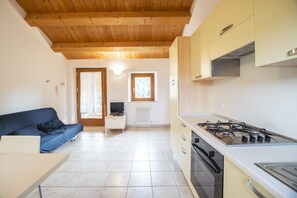 Réfrigérateur, four, plaque de cuisson, lave-vaisselle