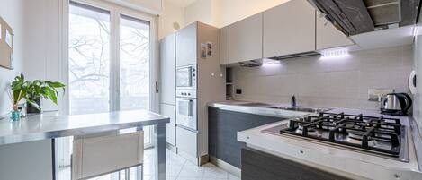 Oven, dishwasher, coffee/tea maker, cookware/dishes/utensils