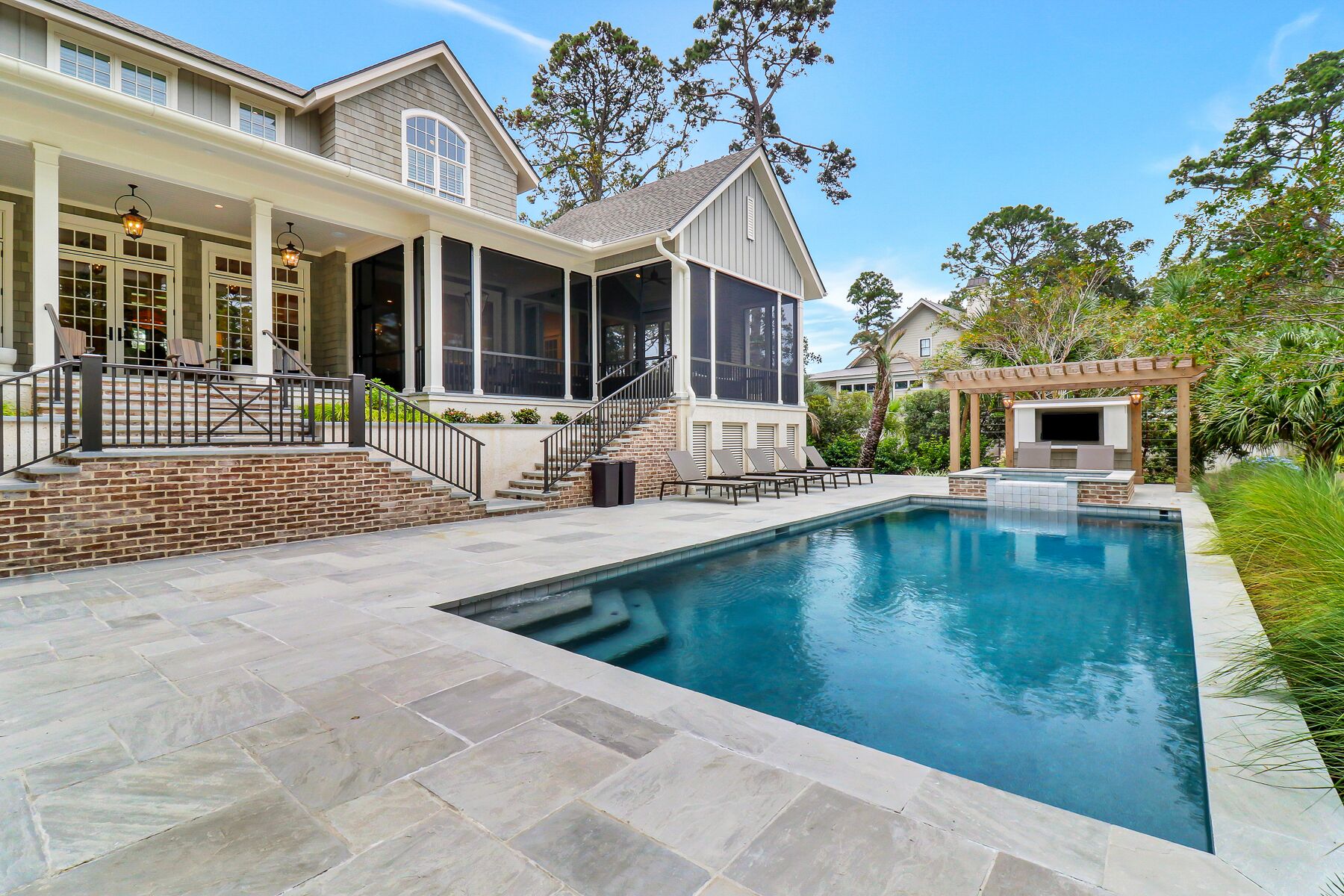Ultra Luxe Home, Pool & Spa, Screened Porch w/Fireplace, 5 Min Walk to Beach