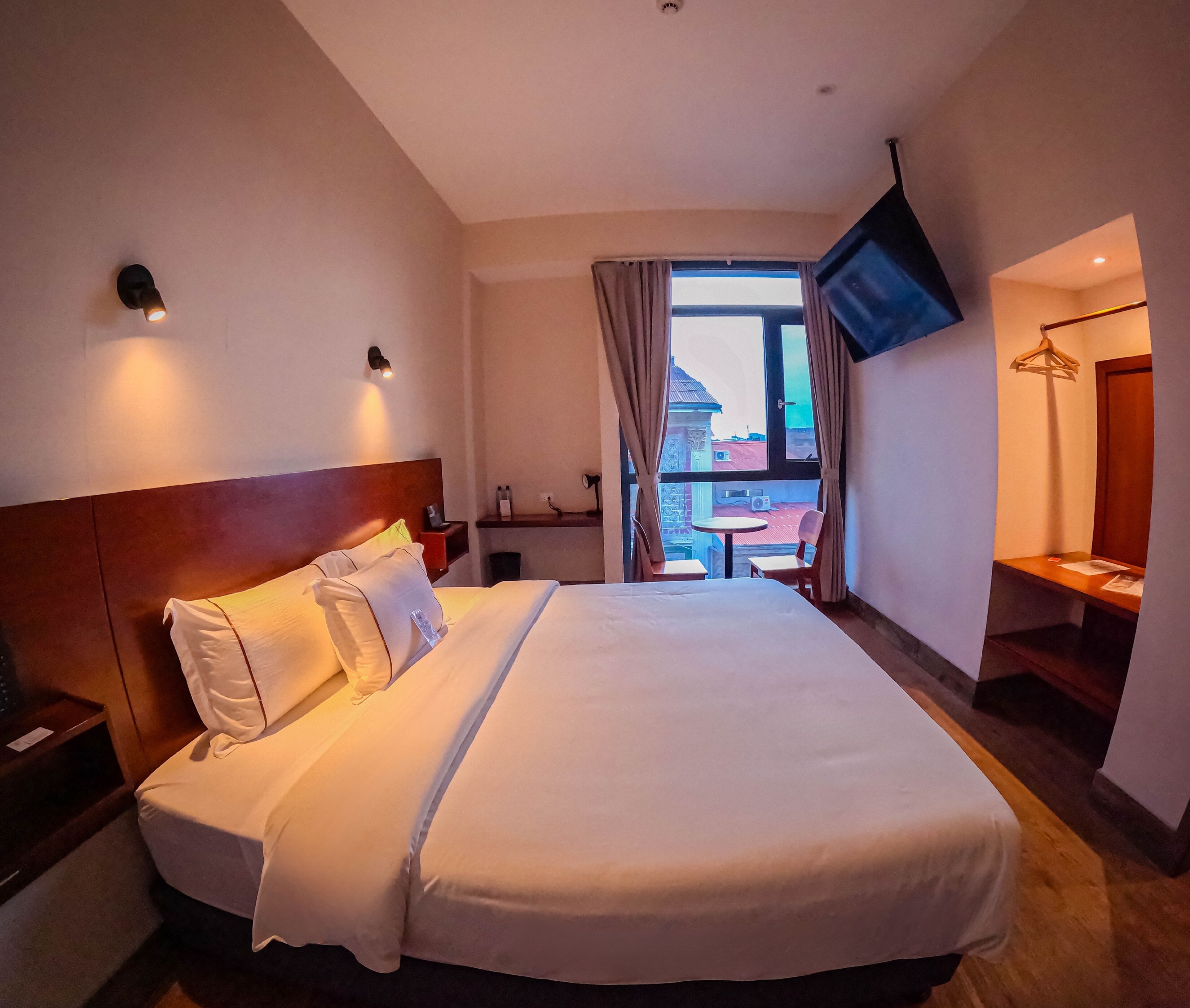 Safe på rommet, lydisolert og sengetøy