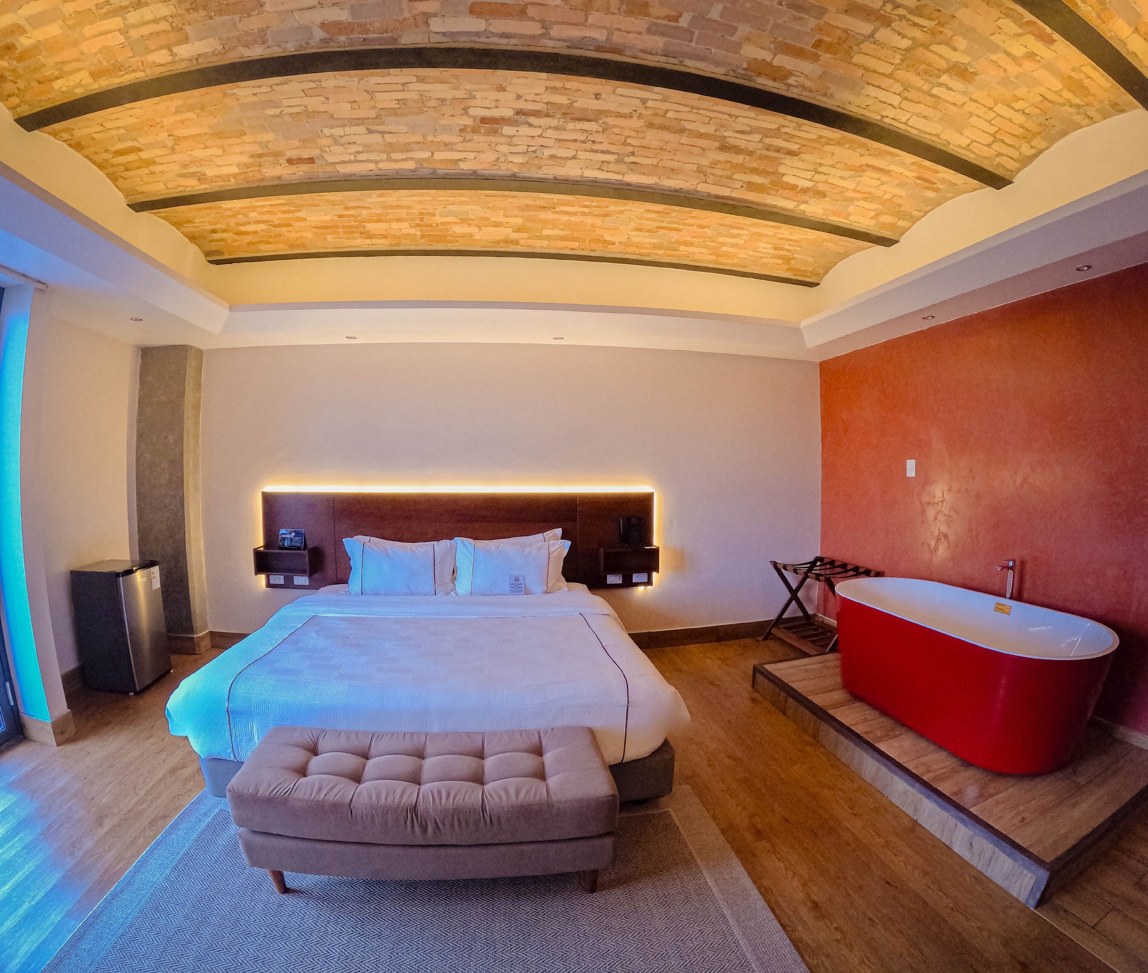 Suite Tradicional con vista al río y terraza (1 cama king) | Safe på rommet, lydisolert og sengetøy