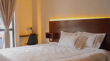 1 sovrum, värdeförvaringsskåp på rummet, skrivbord och ljudisolering