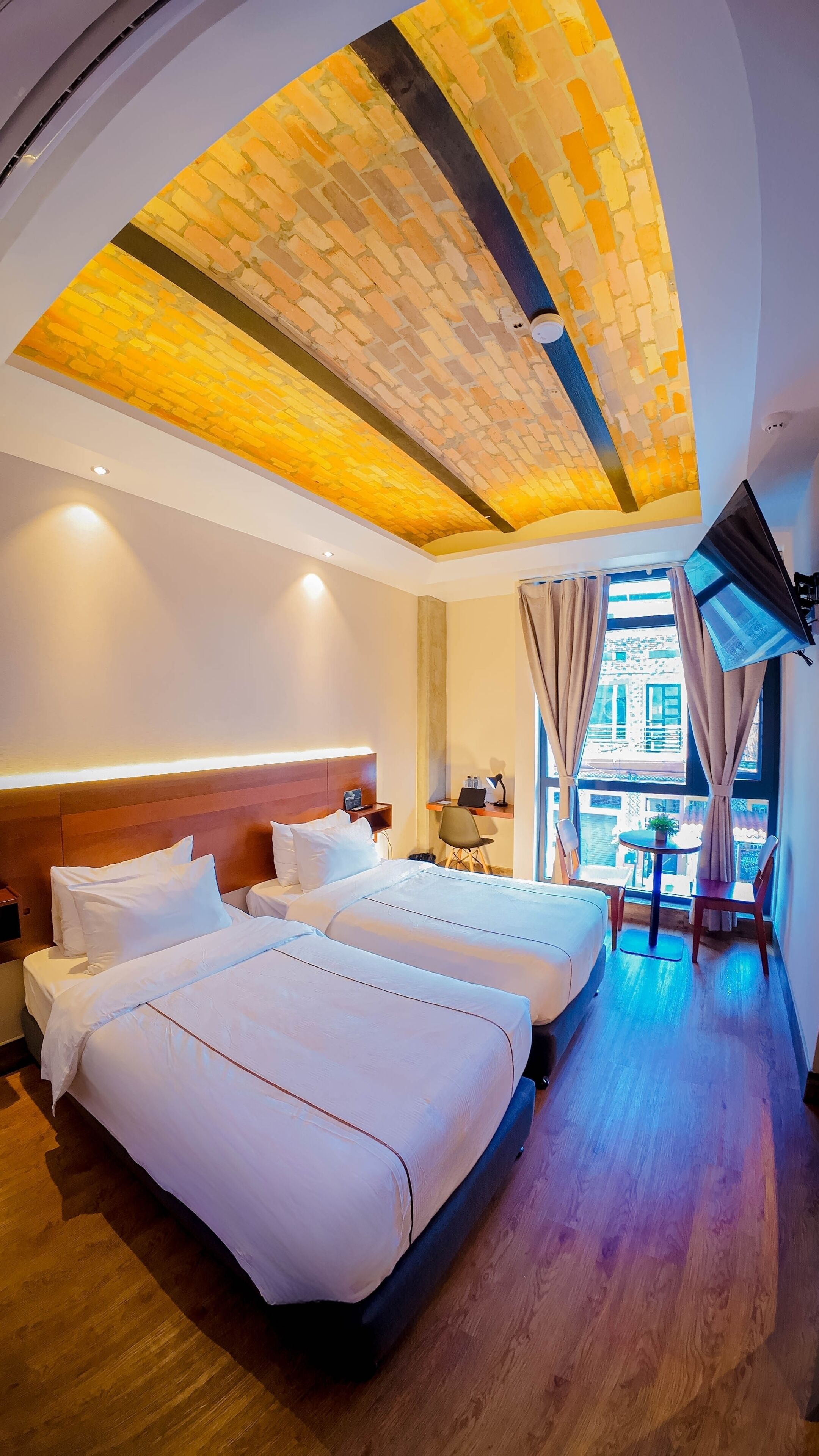 Tradicional Doble con vista a la calle (2 camas plaza y media) | Safe på rommet, lydisolert og sengetøy