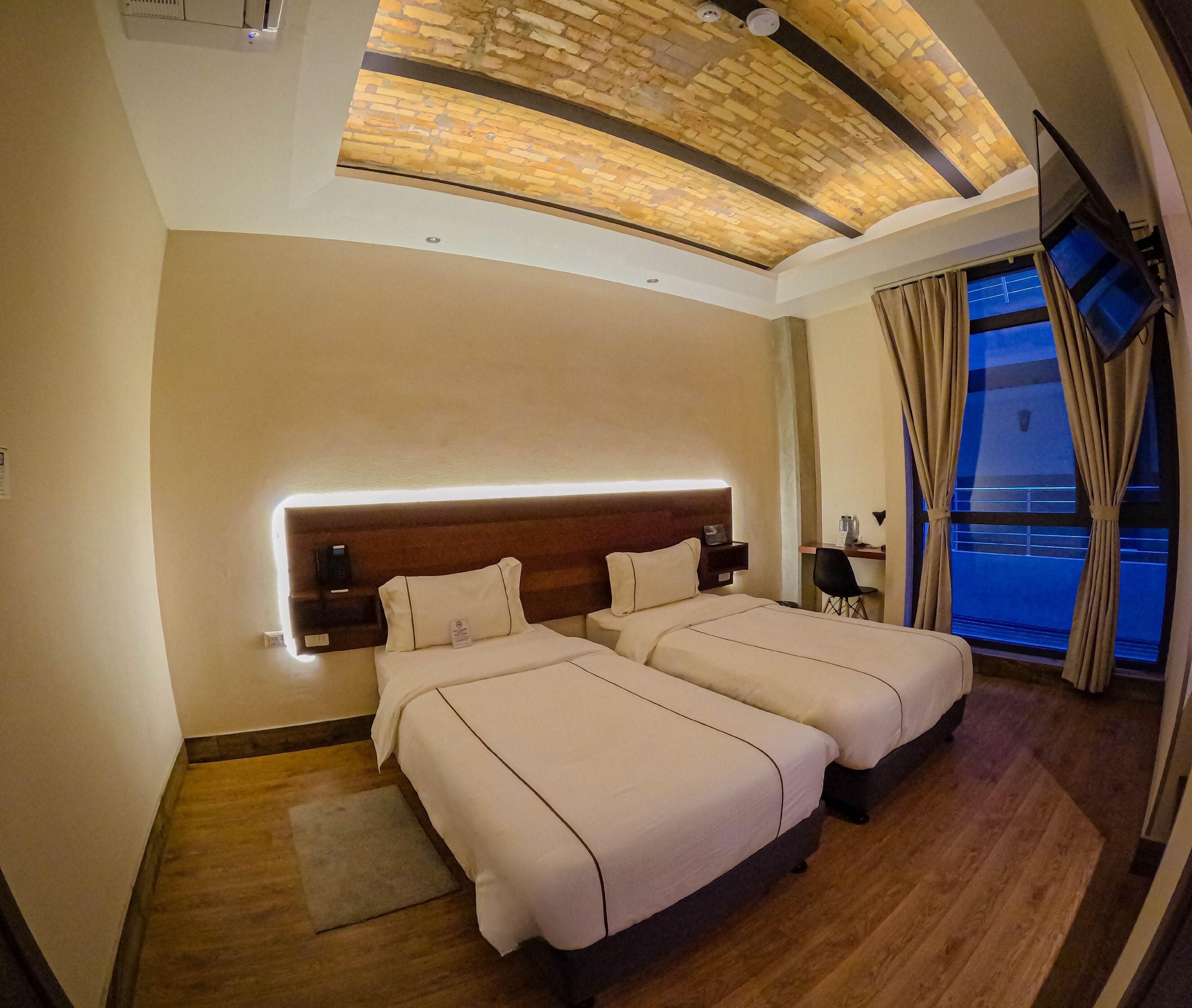 Tradicional Doble con vista interior (2 camas plaza y media) | Safe på rommet, lydisolert og sengetøy