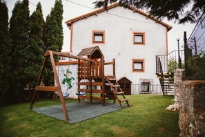 Children’s area - Apartamento Trasgu en Poo de Llanes, a 900m de la Playa, a 2 km de Llanes (Llanes)