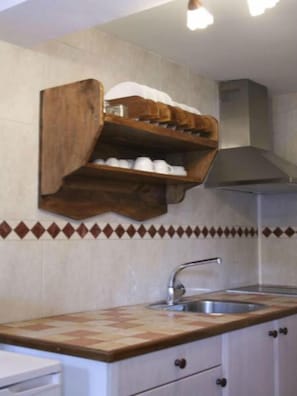 Fridge, microwave, oven, stovetop - Apartment Ground Floor (Llanes)