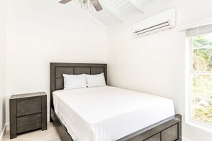 2 bedrooms, iron/ironing board, free WiFi, bed sheets - Serene Island Charm w/ Lagoon Views & Near Beaches (Bottle Creek)