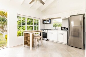 Fridge, microwave, oven, stovetop - Tropical Vibes - Twin Apartments Walk to the Beach (Bottle Creek)