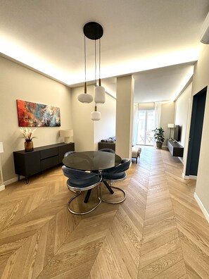 Dining - Elegant apartment within walking distance of the center of Rome (Roma)