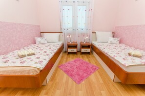 2 slaapkamers, een strijkplank/strijkijzer, wifi, beddengoed