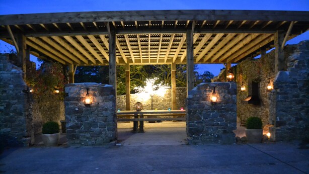 Outdoor dining - East Thorne -Cornwall,  Cottages and Glamping (Bude)