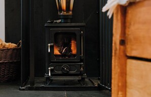 Fireplace - En-suite Roundhouse cabin with electric hot tub (Bude)