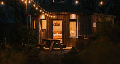 Fern Leaf Roundhouse (Pet Friendly)