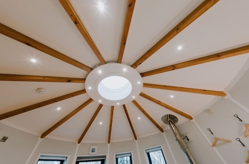 A pet friendly Roundhouse cabin with electric hot tub.