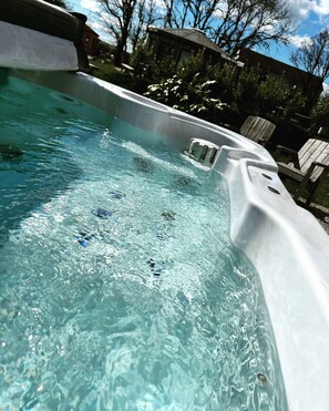Pool - A the family roundhouse that sleeps 6 guests  in 2 bedrooms (Bude)