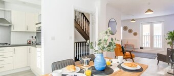 The Town House, sleeps 7, whole house