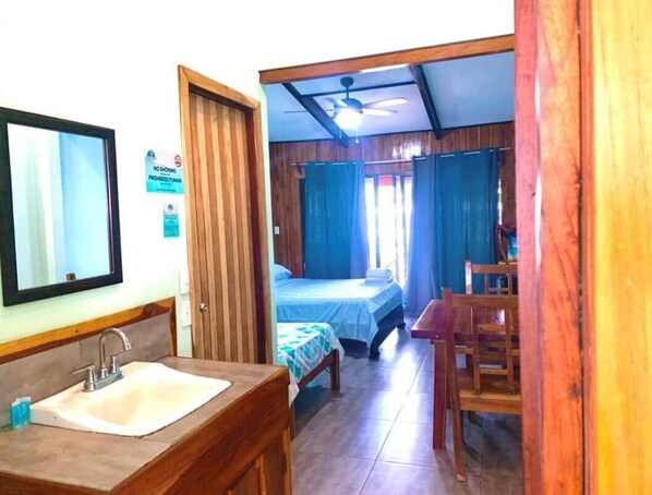 1 bedroom, WiFi, bed sheets
