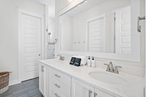 Shower, towels