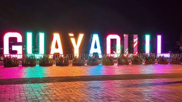 Letras iluminadas que dicen
