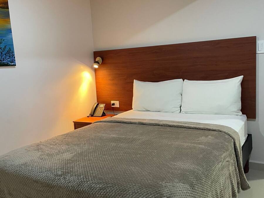 Standard Single Room | Peralatan tempat tidur hipoalergenik, dihias secara berasingan