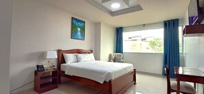 Deluxe-Zimmer, Mehrere Schlafzimmer, Stadtblick | Allergikerbettwaren, individuell dekoriert, individuell eingerichtet