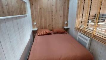 1 bedroom, desk, travel crib, free WiFi