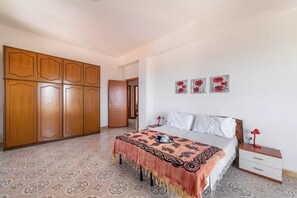 3 bedrooms, iron/ironing board, travel crib, free WiFi - Ca' da Tina - Calamenhir - Calasetta (Calasetta)