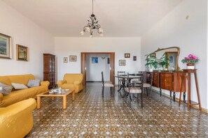 TV - Ca' da Tina - Calamenhir - Calasetta (Calasetta)