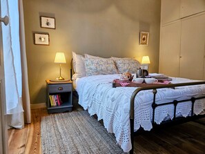 1 slaapkamer, een strijkplank/strijkijzer, wifi, beddengoed