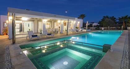 Villa in San Antonio Sleeps 10