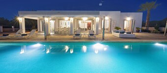 Villa in San Antonio Sleeps 10